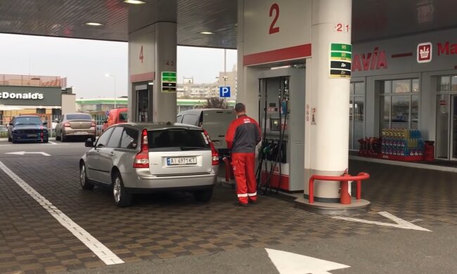 АЗС. Фото: скріншот YouTube-відео