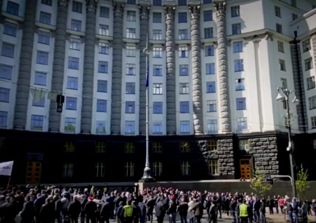 В Кабмине услышали украинцев. Фото: скриншот YouTube-видео
