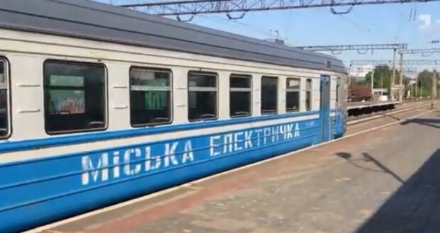 Городские электрички в Киеве запустили условно: попадут не все, пассажиры не ожидали