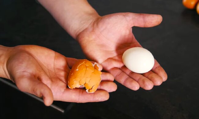 Чищення яєць. Фото: YouTube