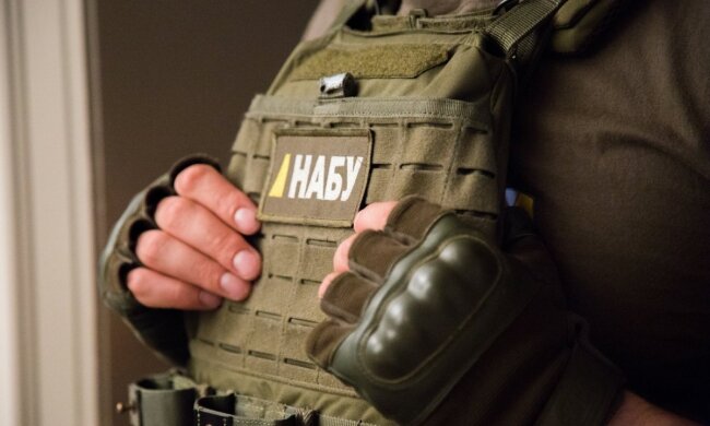 НАБУ влаштувало масові обшуки у податкових по областях
