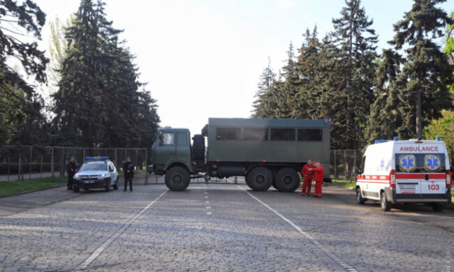 На въезде в Одессу тщательно проверяют все авто, установленные фильтрационные пункты, ограничено движение транспорта