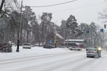 Оголошено перший рівень небезпеки: ожеледиця по країні і мокрий сніг, яка погода чекає українців сьогодні