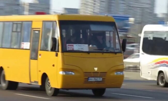 "Это было лишней деталью": в Киеве маршрутки разваливаются на ходу, кадры с места событий