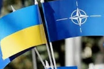 Флаги Украины и НАТО. Фото: скриншот YouTube-видео