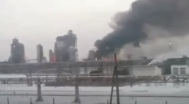 Пожар на нефтебазе в рф. Фото: скриншот YouTube-видео