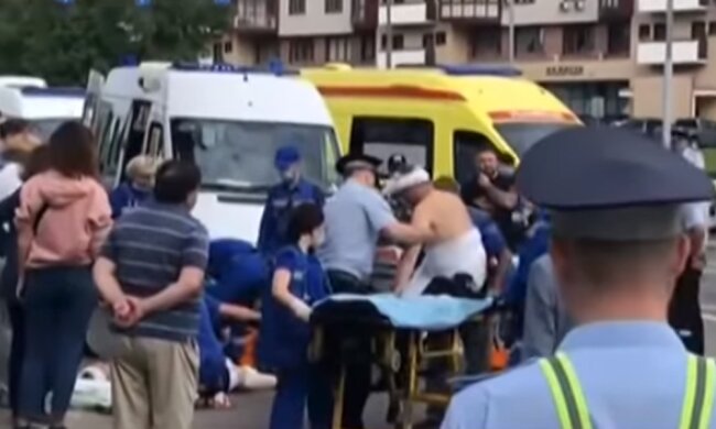 В центре Москвы прохожий открыл стрельбу по полицейским. Фото: скриншот YouTube