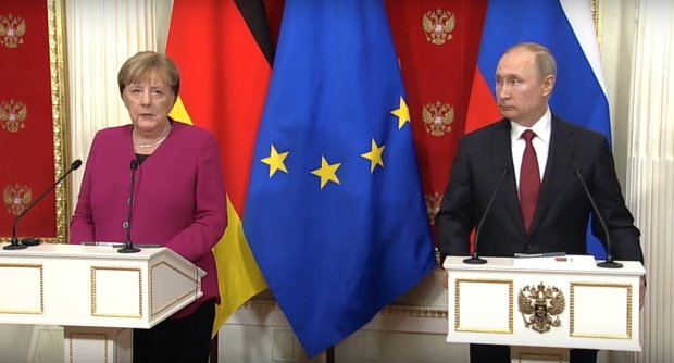 Встреча Путина и Меркель в Москве, скриншот YouTube