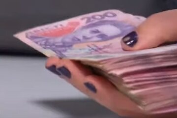 Гривні. Фото: скріншот YouTube-відео