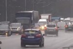 Автомобілі на дорозі. Фото: скріншот YouTube-відео