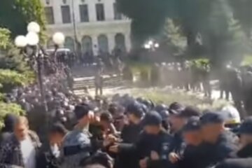 Митинг в Черновцах. Фото: скриншот YouTube