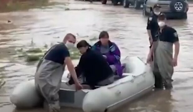 Наводнения в Украине. Фото: скриншот Youtube ГСЧС