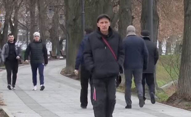 Мужчины в Украине. Фото: скриншот YouTube-видео