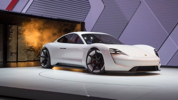 Батарейки для богатых: появились фото электромобиля Porsche