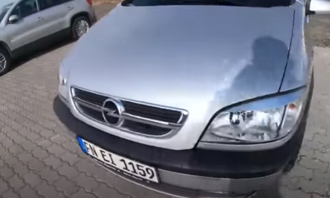 Украинцам начнут раздавать "евробляхи" бесплатно. Фото: скриншот YouTube