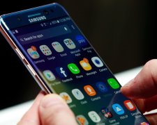 Samsung запатентовала уникальный экран: позволит избавиться от фронтальной камеры (фото)