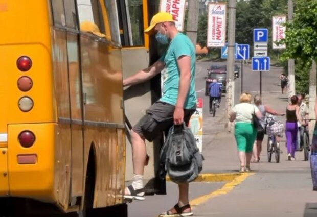 Громадський транспорт. Фото: скріншот YouTube