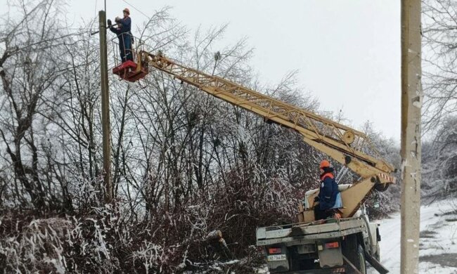 Відключення світла, ремонт, пошкодження.. Фото: Telegram
