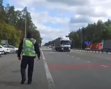 Патрульная полиция на дороге. Фото: скриншот YouTube-видео