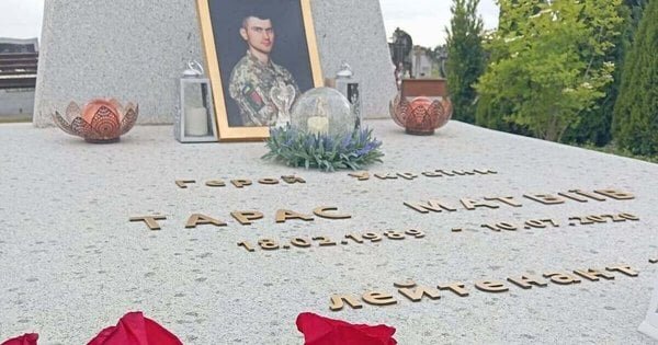 Поврежденная могила Героя Украины Тараса Матвиива в Жидачеве. Фото: Валентина Матвиив