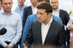 Как отреагировал президент на свой бюст Зеленского? Видео