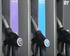 Бензин стремительно дешевеет: на каких АЗС выгоднее всего заправится