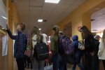 В українських школах вводять посилені заходи безпеки. Фото: скрін YouTube