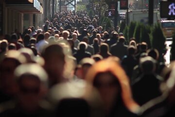 Украинцам посулили резкий рост зарплат. Фото: скриншот YouTube