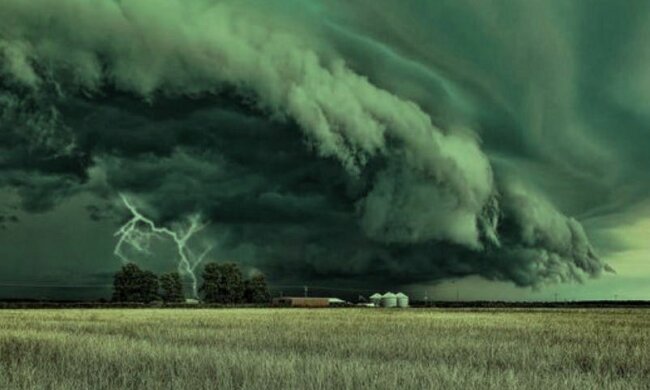 Гроза. Фото: скриншот YouTube