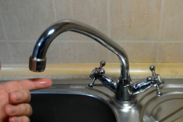 Киевлян оставили без воды в пятницу: кто еще успеет сделать запасы