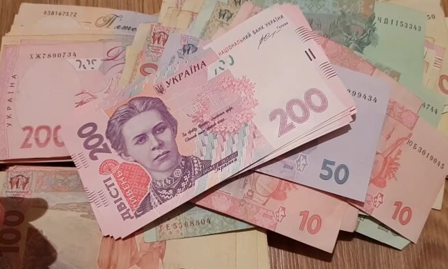 Деньги.  Фото: скриншот YouTube-видео