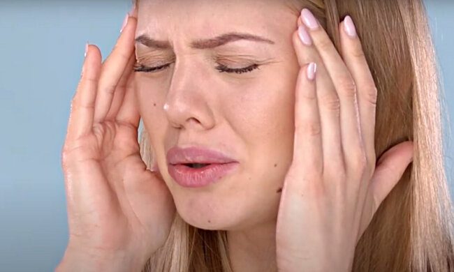 Мигрень. Фото: скриншот YouTube-видео.