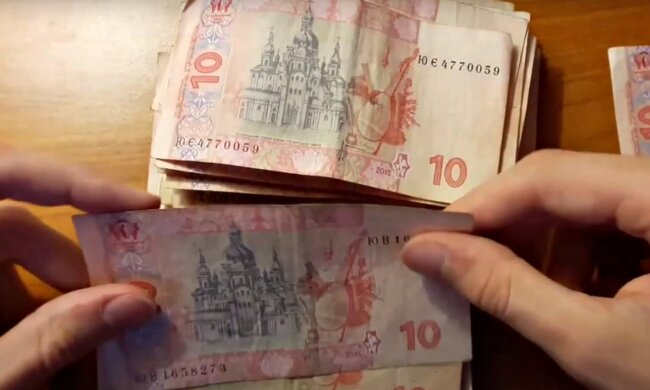 Гривні. Фото: скріншот Youtube-відео