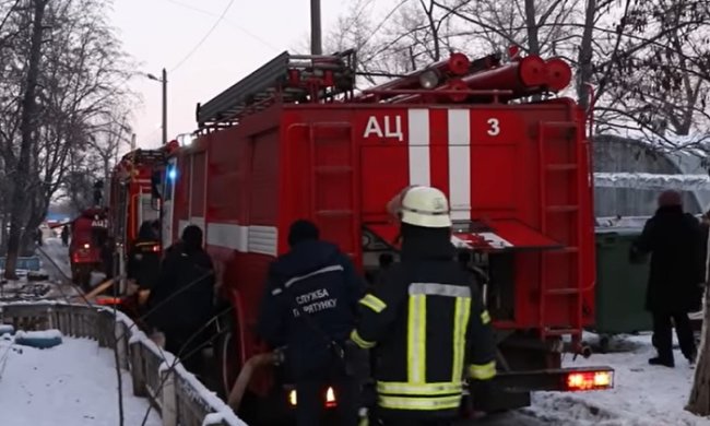 В Днепре горела квартира в многоэтажном доме. Фото: YouTube