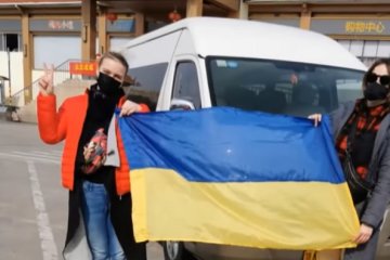 Часть находящихся в странах Азии украинцев отказалась от эвакуации на родину. Фото: YouTube