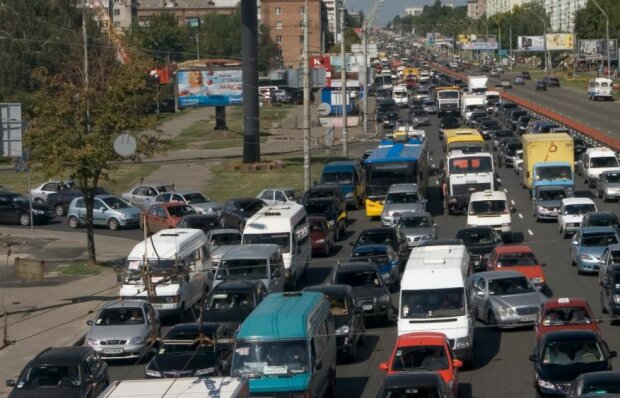 Готовьтесь к пробкам: киевским водителям опять не повезло, где лучше не ездить