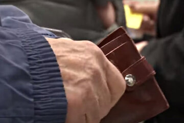 Гаманець. Фото: скріншот YouTube-відео.