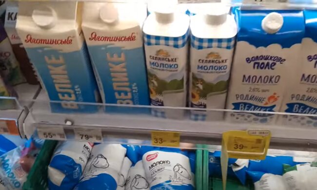 Продаж молока. Фото: скрін відео