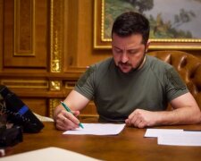 Президент Зеленський, підписання закону, мобілізація, підготовка до нацспротиву. Фото: Telegram