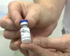 Россия готова выпускать вакцину в Украине. Фото: скриншот YouTube-видео