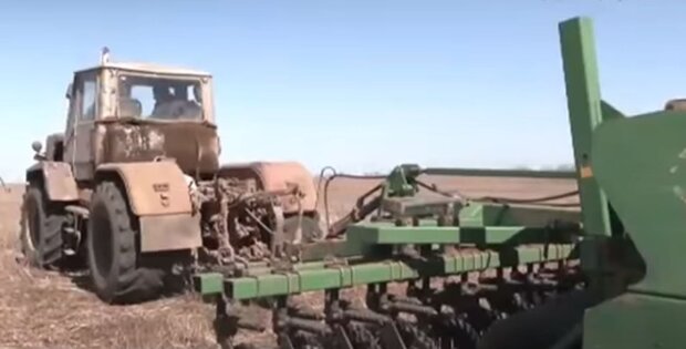 Трактор. Фото: скріншот YouTube-відео
