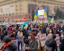 Харьков протесты против закрытия ресторанов на карантин. Фото: скриншот YouTUbe