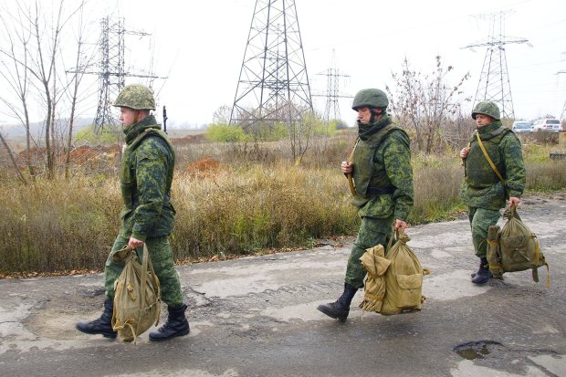 Украинские военные отходят на один километр от поселка Петровское