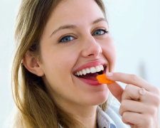 Как защитить свои зубы: медики предупредили о самых опасных продуктах