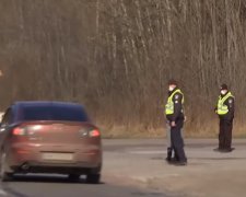 Полиция с медработниками контролирует здоровье водителей. Фото: скрин youtube