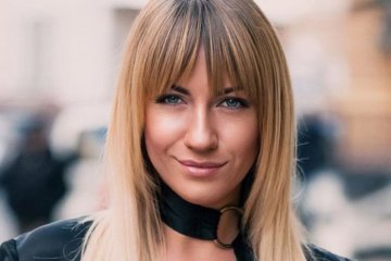 Леся Никитюк порадовала фанатов новым ярким образом: мини-платье только подчеркнуло прелести (фото)