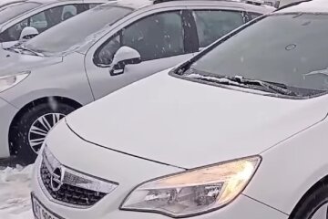 Автомобили. Фото: скриншот Youtube