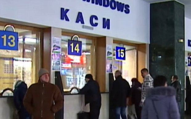"Укрзализныця" повысила стоимость пассажирских перевозок на 2%. Фото: YouTube