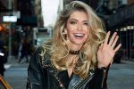 Женщина-кошка, так и хочется напоить молочком: Вера Брежнева показала свою фигурку в высоких сапогах