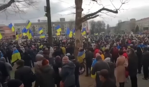 Митинги в Херсоне. Фото: YouTube, скрин